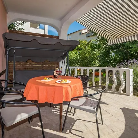 Appartement For Families With Children Sabunike, Zadar - 18649 *